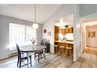 Photo #6: 20137852 Listing