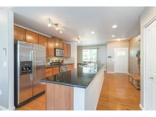 Photo #4: 20138724 Listing