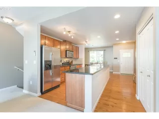 Photo #5: 20138724 Listing