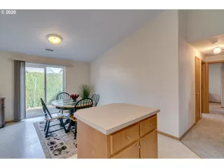 Photo #6: 20139105 Listing