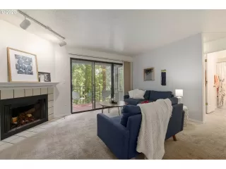 Photo #2: 20139139 Listing