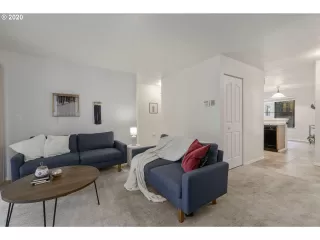 Photo #5: 20139139 Listing