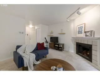 Photo #6: 20139139 Listing