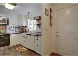 Photo #4: 20139230 Listing