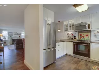 Photo #6: 20139230 Listing