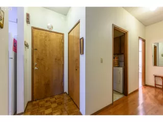 Photo #6: 20143737 Listing