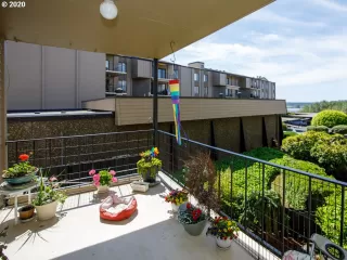 Photo #4: 20143797 Listing