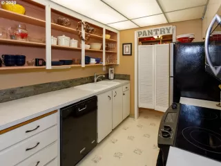 Photo #6: 20143797 Listing