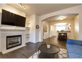 Photo #5: 20144018 Listing
