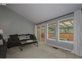 Photo #5: 20144344 Listing