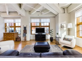 Photo #5: 20145463 Listing 