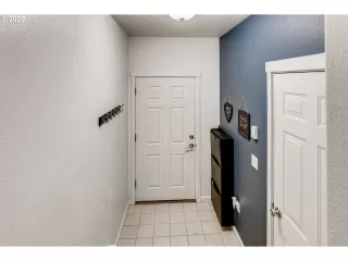 Photo #2: 20146984 Listing