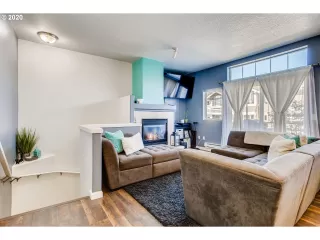 Photo #3: 20146984 Listing