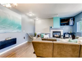 Photo #4: 20146984 Listing