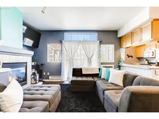 Photo #5: 20146984 Listing