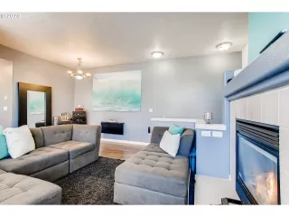 Photo #6: 20146984 Listing