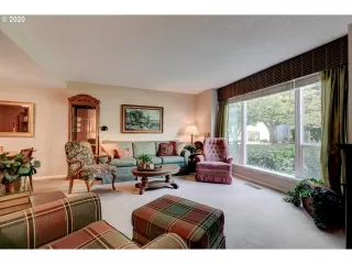 Photo #3: 20147632 Listing