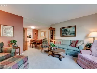 Photo #4: 20147632 Listing