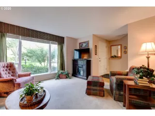 Photo #5: 20147632 Listing