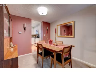 Photo #6: 20147632 Listing