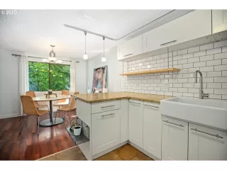 Photo #6: 20147753 Listing