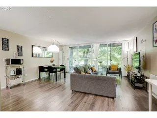 Photo #2: 20148533 Listing