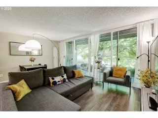 Photo #3: 20148533 Listing