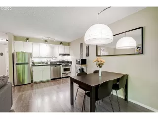 Photo #5: 20148533 Listing