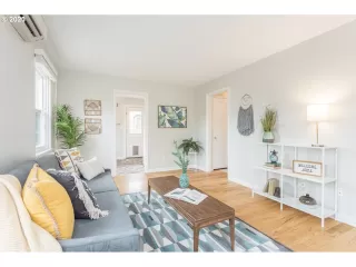 Photo #3: 20149605 Listing