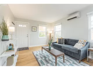 Photo #4: 20149605 Listing