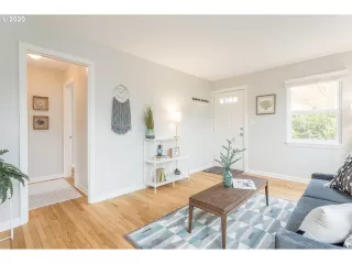 Photo #5: 20149605 Listing