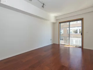 Photo #5: 20149770 Listing