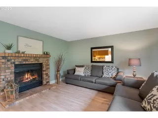 Photo #4: 20152299 Listing