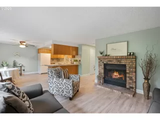 Photo #5: 20152299 Listing