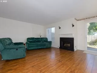 Photo #5: 20153316 Listing