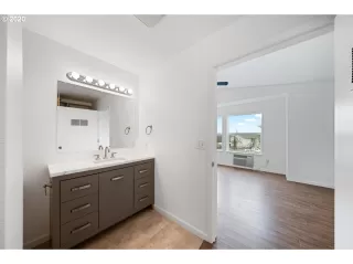 Photo #4: 20155346 Listing