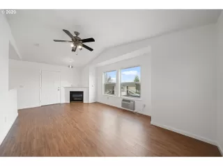 Photo #5: 20155346 Listing