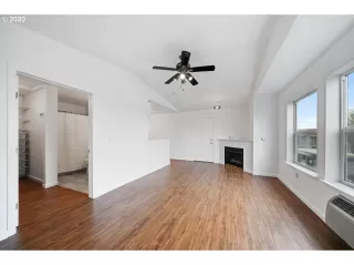 Photo #6: 20155346 Listing