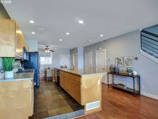 Photo #6: 20155921 Listing