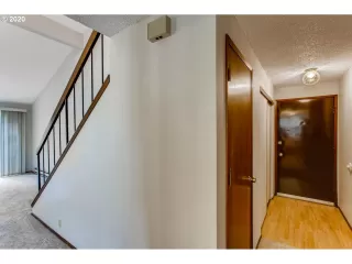 Photo #4: 20156917 Listing