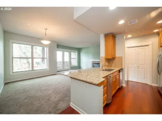 Photo #3: 20157048 Listing