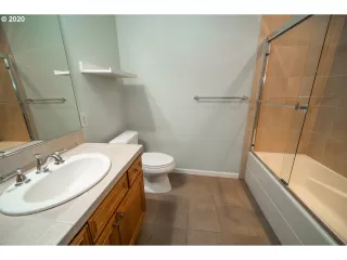 Photo #6: 20157048 Listing