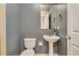 Photo #5: 20157618 Listing