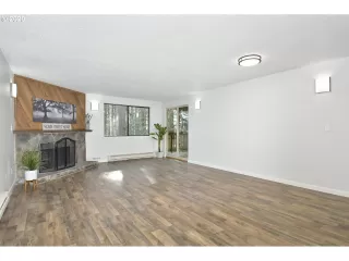 Photo #3: 20158112 Listing 