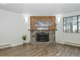 Photo #4: 20158112 Listing 