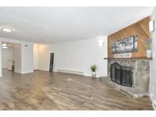 Photo #5: 20158112 Listing 