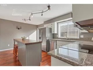 Photo #1: 20158283 Listing 