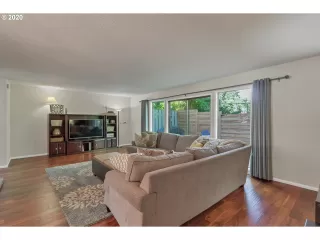 Photo #6: 20158283 Listing 