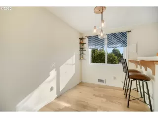 Photo #5: 20158752 Listing 