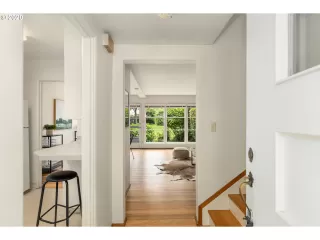 Photo #1: 20159139 Listing